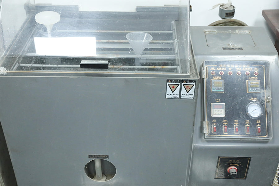 Tester in nebbia salina